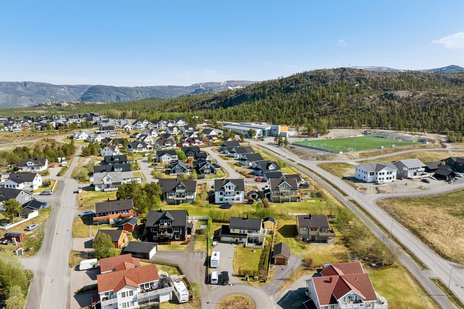 Fotballbane en liten langpasning fra boligen Galleribilde