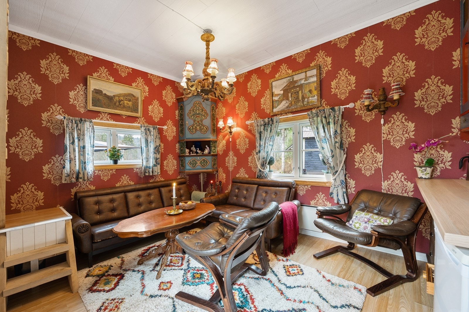 Stuen lar seg enkelt møblere med sofagruppe og mediemøbler. Galleribilde