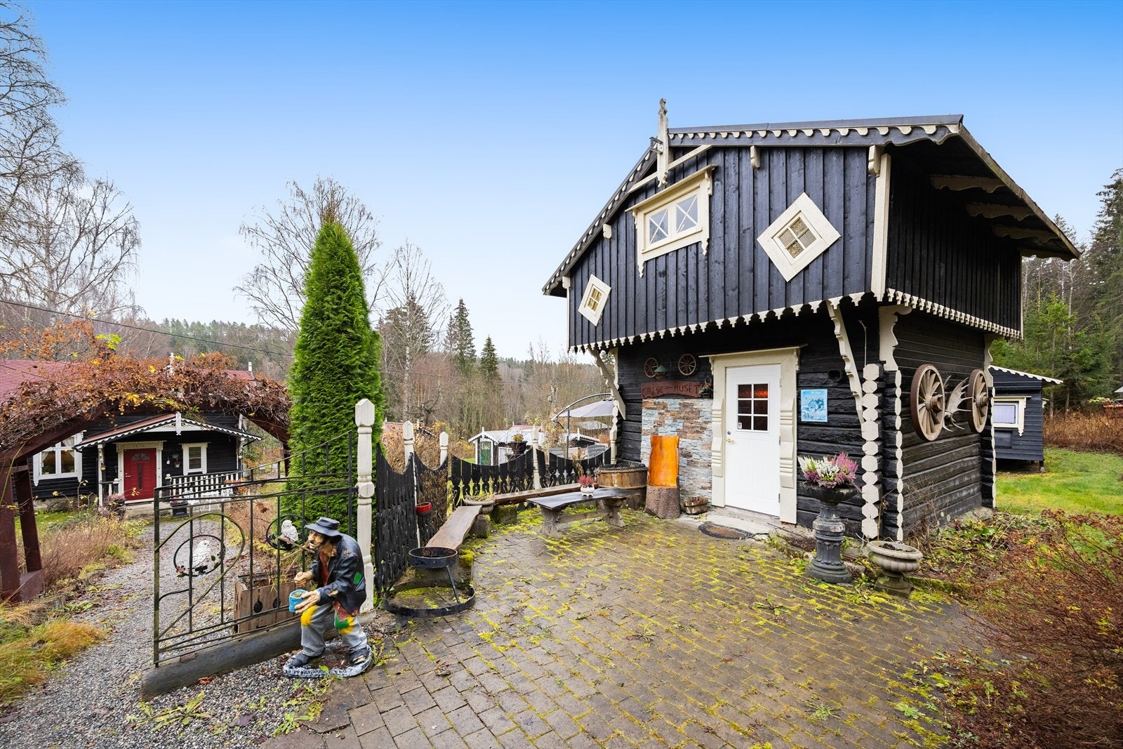 Stabbur over to plan som er innredet og isolert. Galleribilde