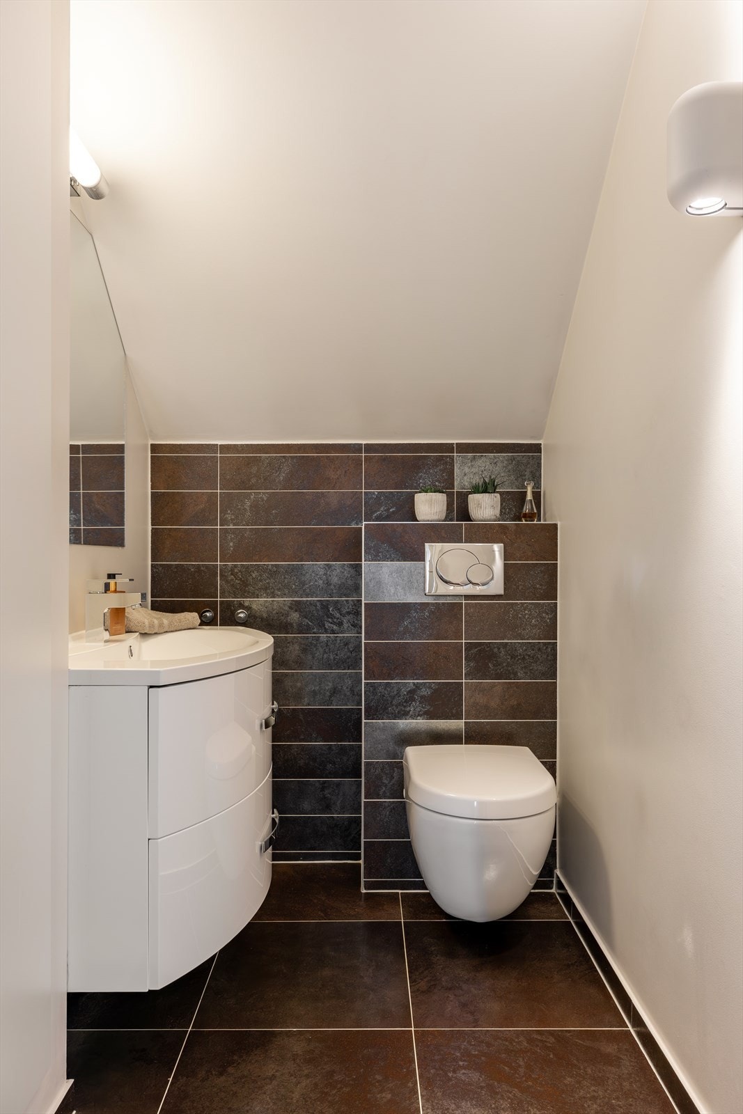 Toalett i separat rom Galleribilde