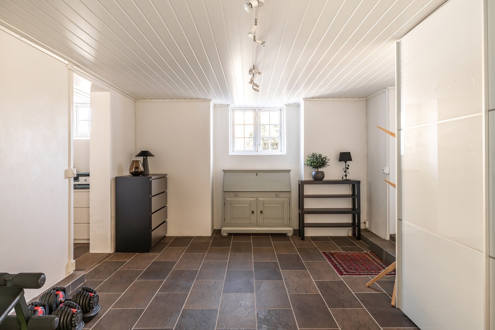 Varmekabler i nesten hele kjelleren Galleribilde