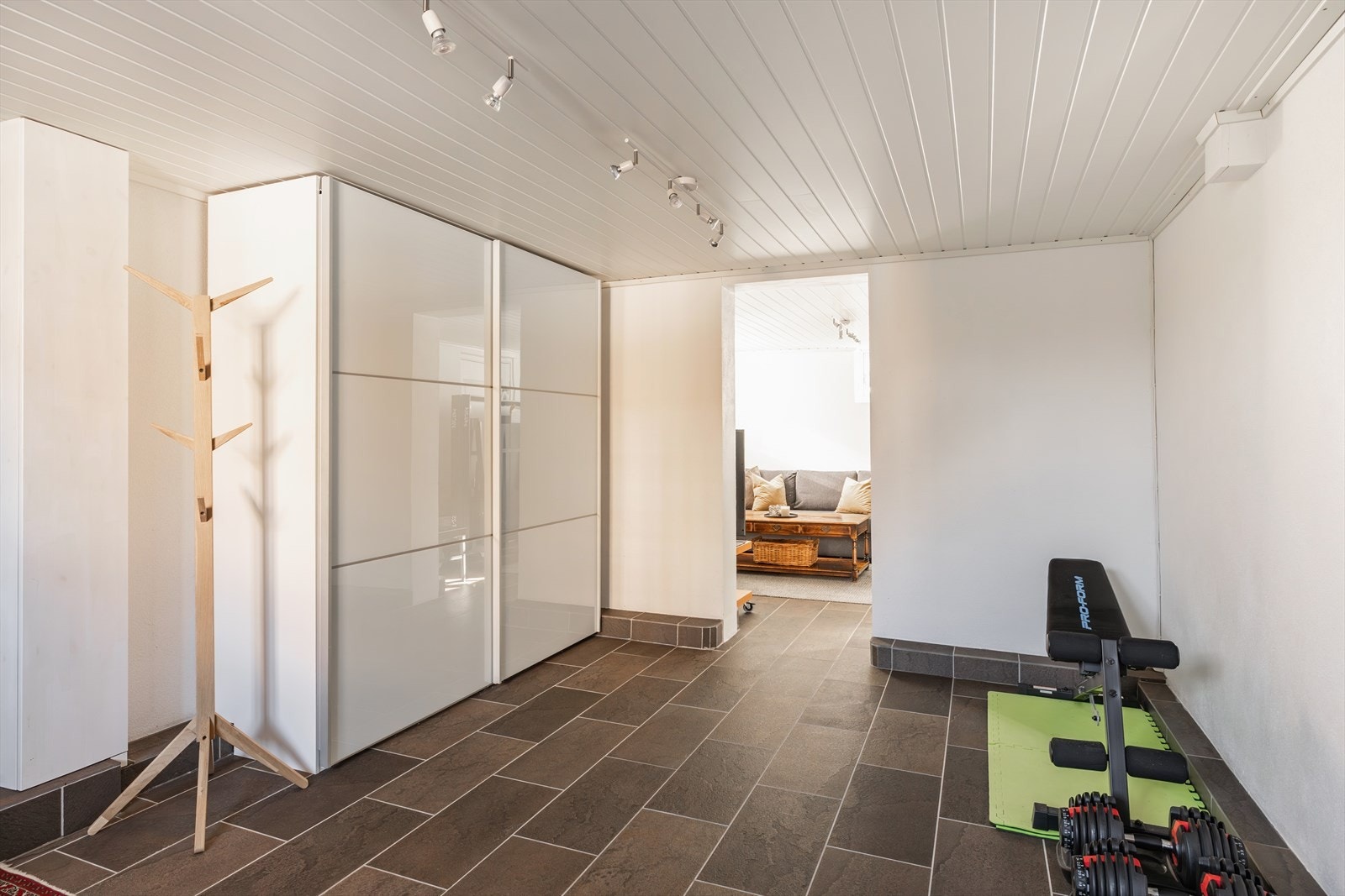 Barnevennlig bolig med mye plass for lagring Galleribilde