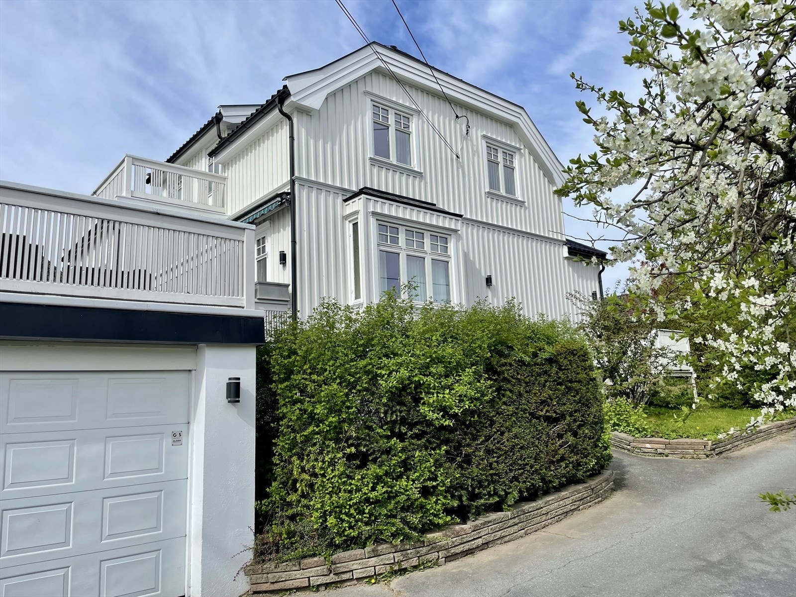 Attraktiv beliggenhet i et populært og tilbaketrukket område på Høyenhall Galleribilde