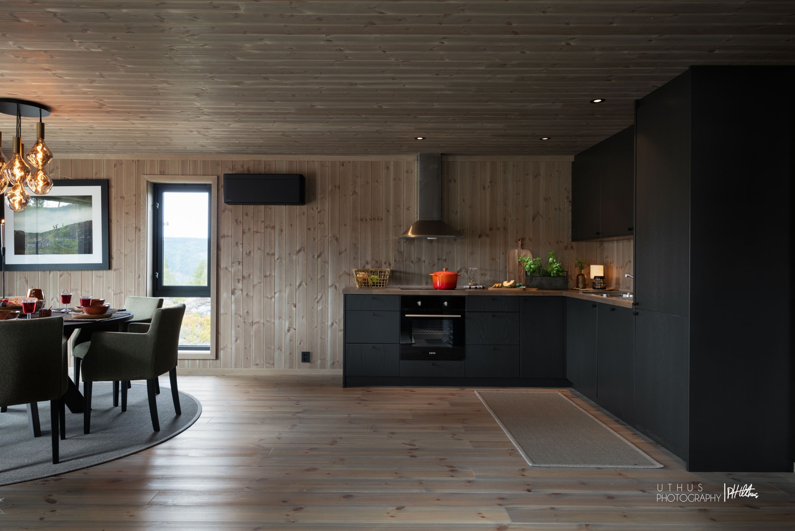 Tidløs kjøkkeninnredning fra møbelsnekkeriet Rodegård Interiør Galleribilde