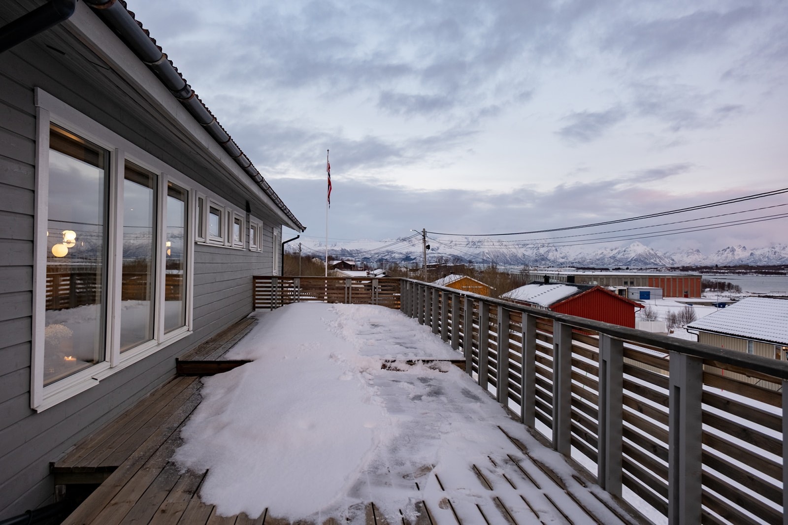 God plass for utemøbler på balkongen og flott utsikt. Galleribilde