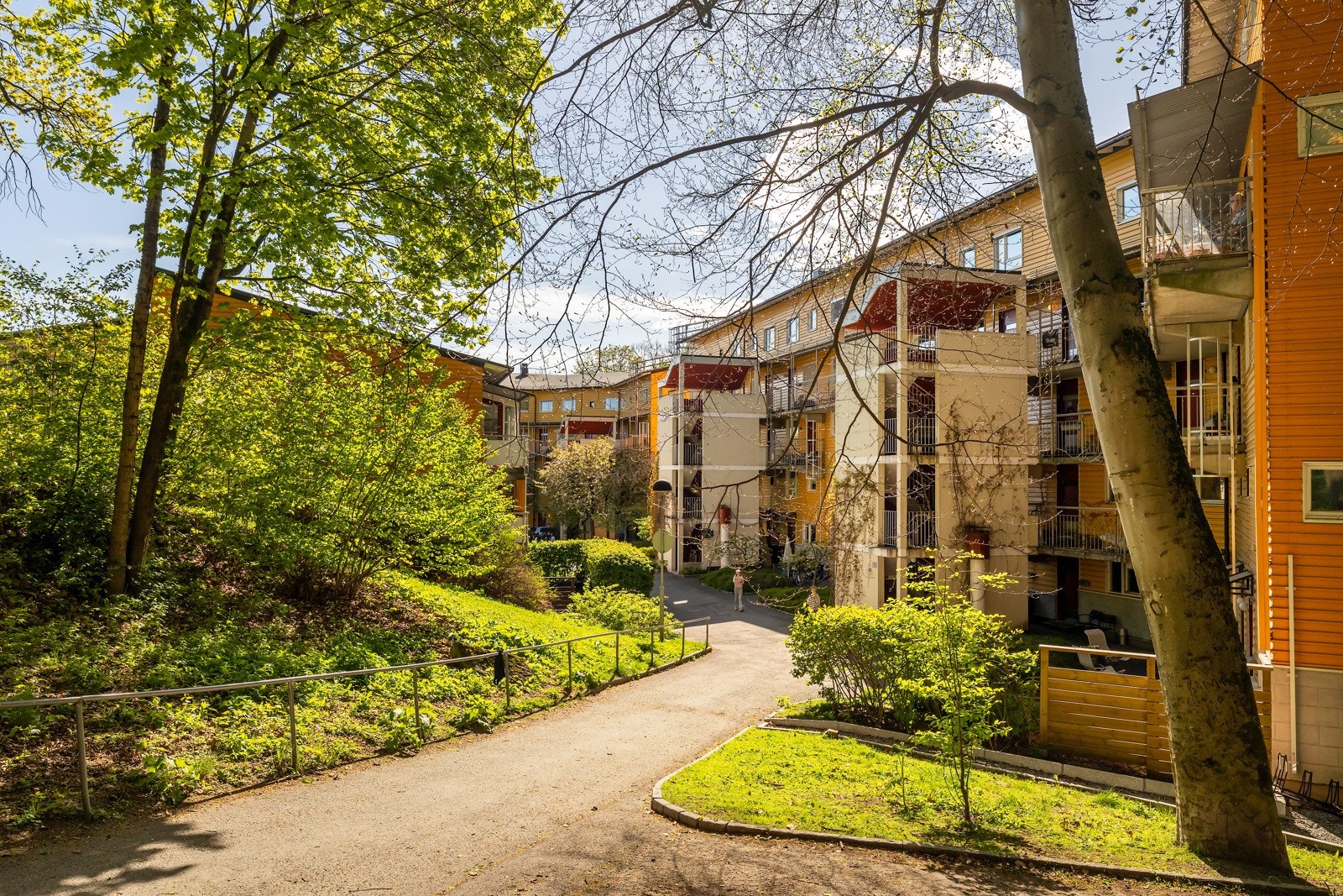 Dette er et svært etterspurt, sentralt og rolig område på Thune/Skøyen i Oslo. Her har du nærhet til Oslo sentrum, flotte grøntområder som Bygdøy og Frognerparken, gode kollektivforbindelser, samt et bredt utvalg av butikker, kafeer og restauranter Galleribilde