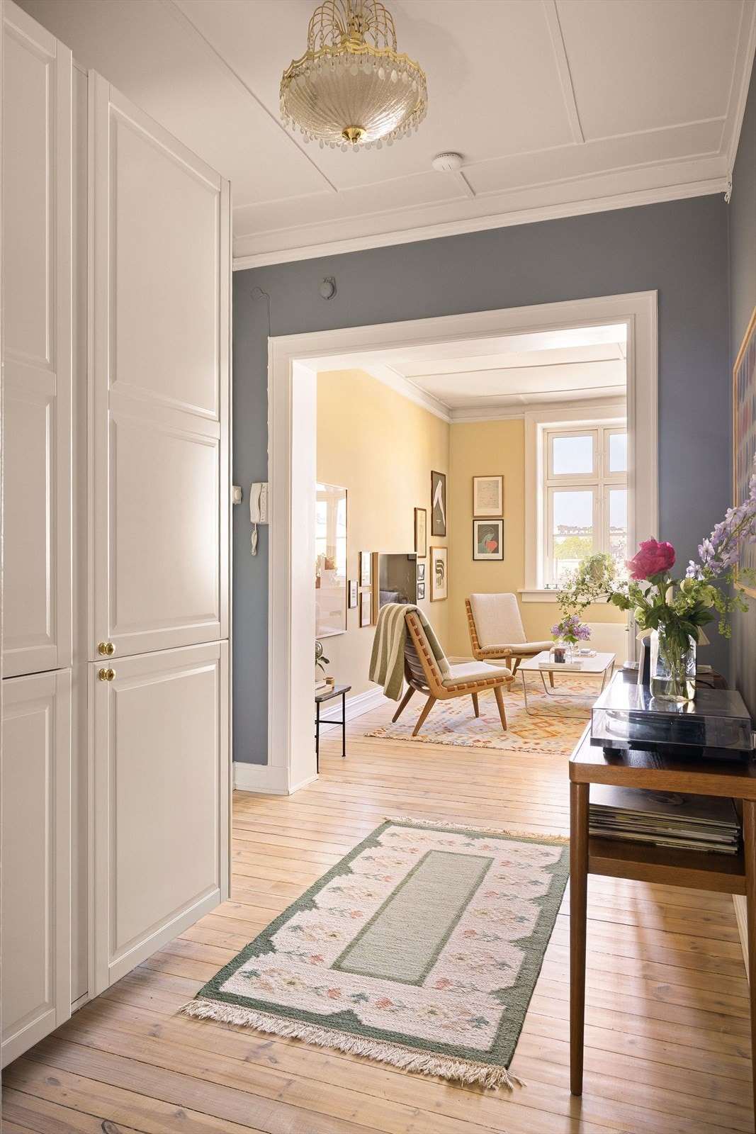 I tillegg til god oppbevaringsplass i leiligheten er det loftsbod i etasjen over på ca. 2,6 m² (skråtak, større gulvareal) i tillegg til ny bod under opparbeidelse i kjeller, som iflg. styret bli på ca 17-19 m². Galleribilde