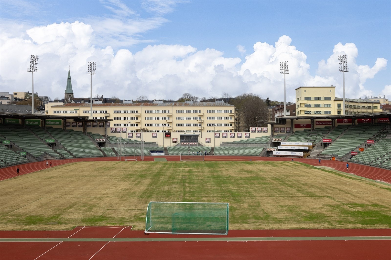 Bislett stadion med gode treningsmuligheter både inne og ute. Galleribilde