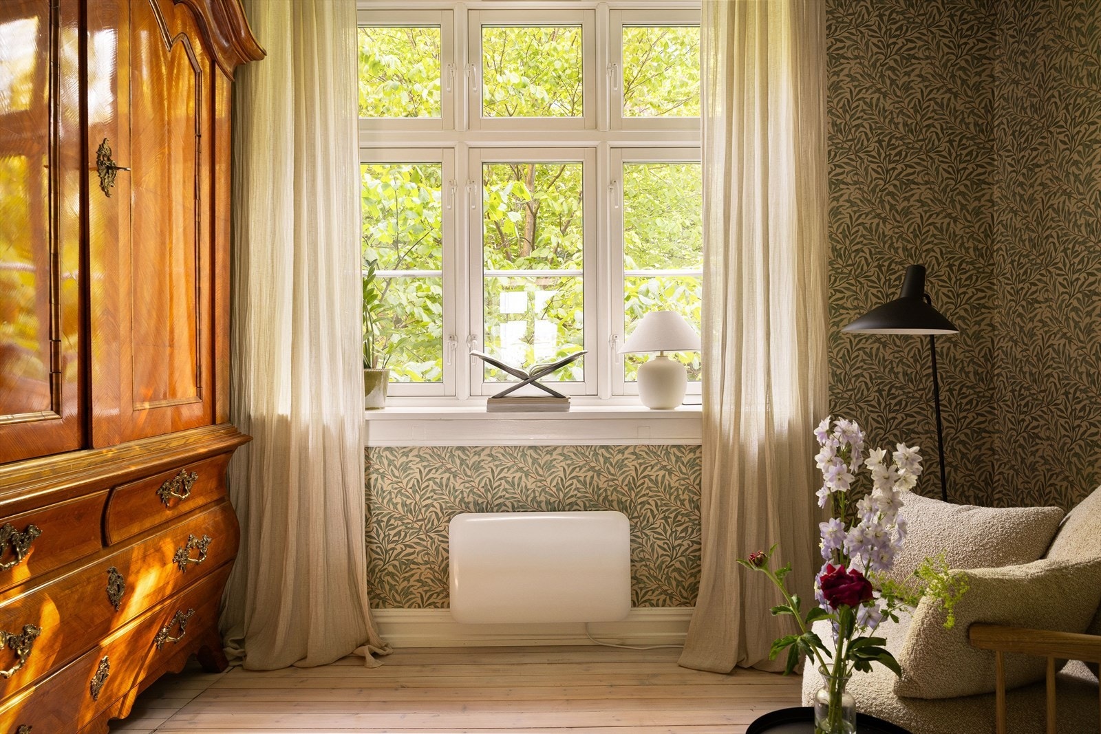 Et helt fantastisk rom med en atmosfære og utsikt som får deg til å glemme at du er midt på Bislett. Rommet passer også ypperlig som barnerom, eller hjemmekontor. Galleribilde