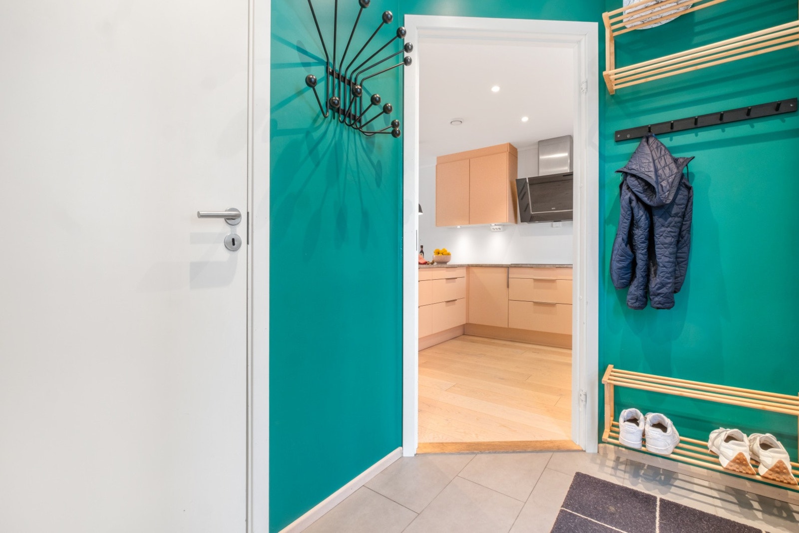 God plass til å henge fra seg jakker og sko Galleribilde