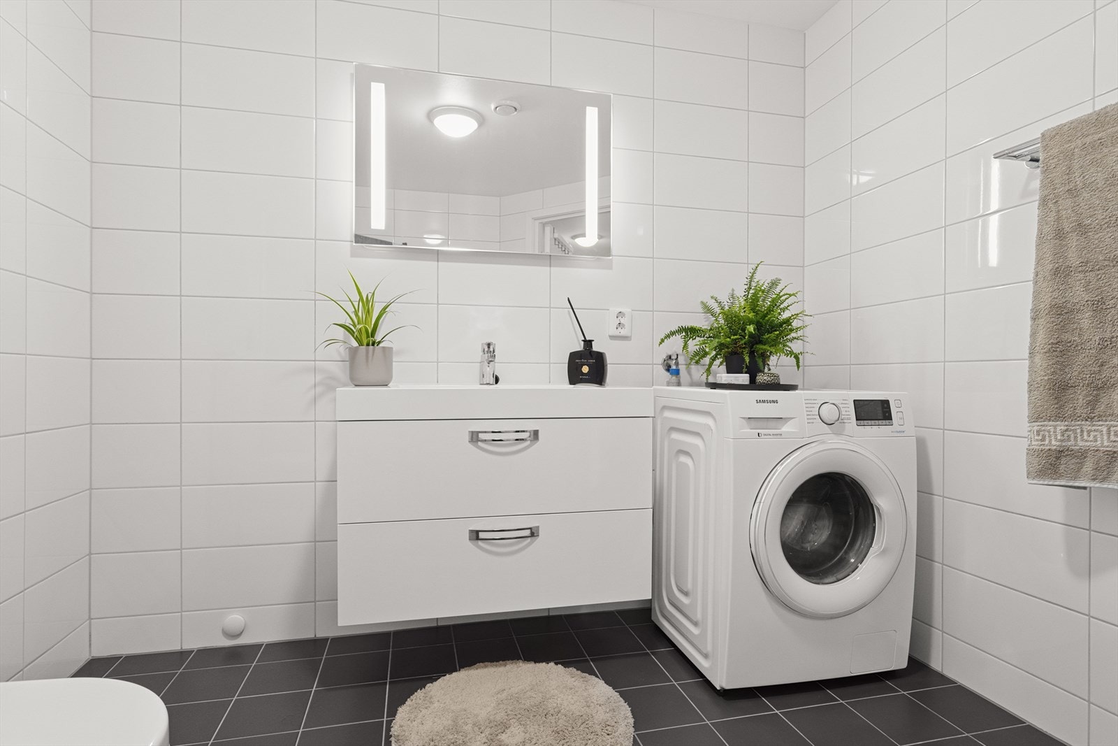 Badet er fra byggeår 2015, og er velholdt. TG1 fra takstmann. TG0 på fuktsøk. Galleribilde