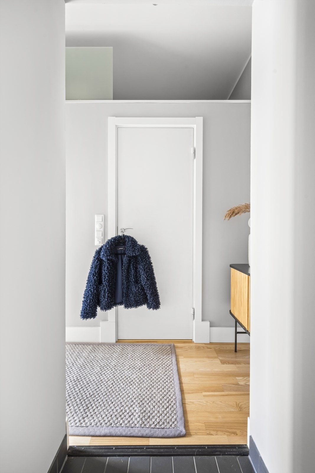 Over baderommet er det også en hems som kan benyttes til oppbevaring. Galleribilde
