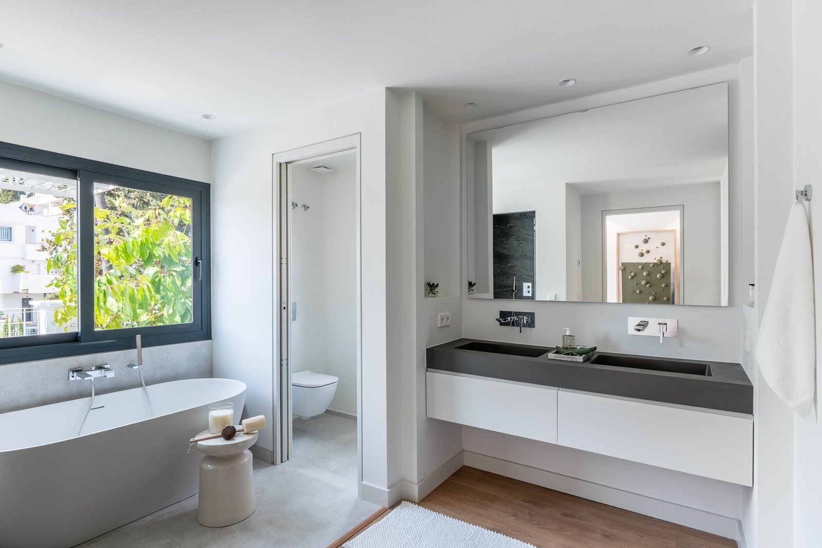 Til master soverommet har du ditt eget store bad. Galleribilde