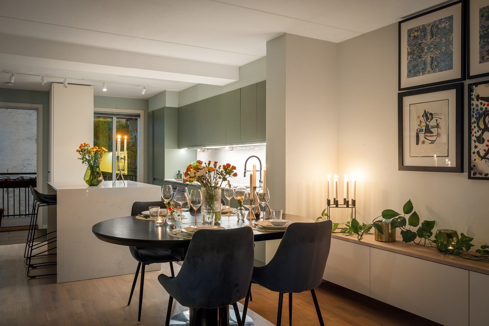 Koselig kveld i leiligheten, perfekt for rolige stunder og avslapning. Galleribilde