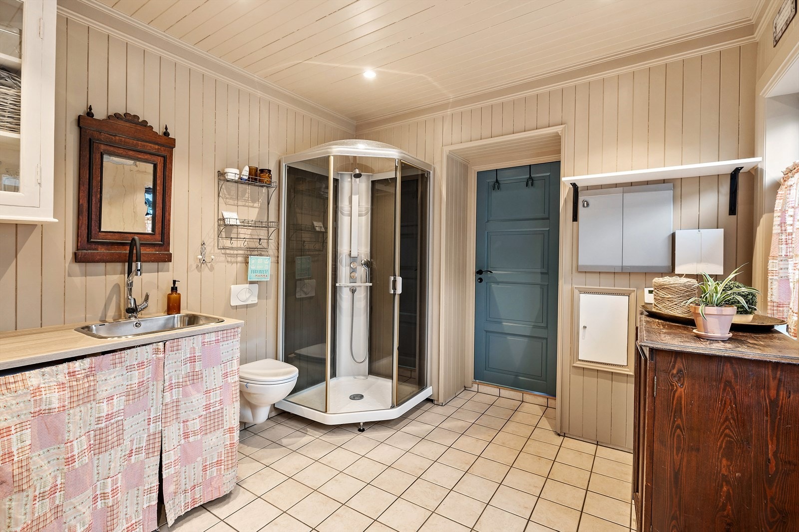 Bad/vaskerom i 1. etasje Galleribilde