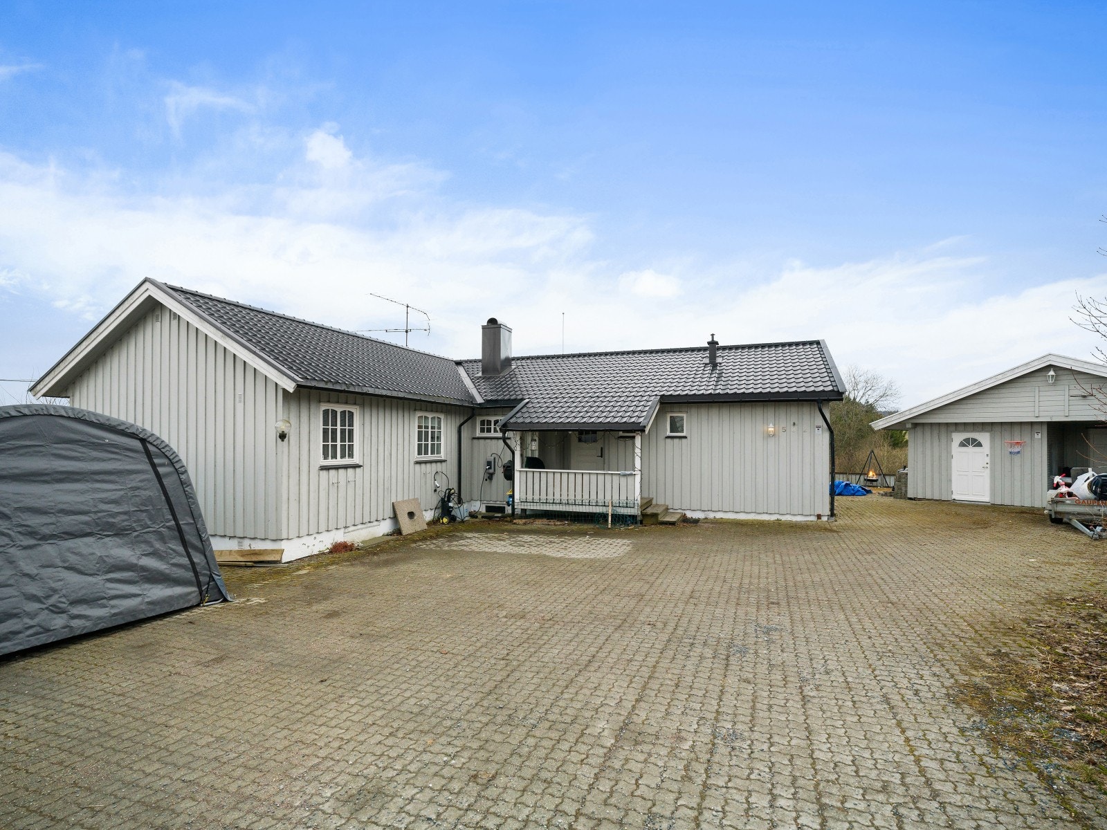 Stor gårdsplass Galleribilde