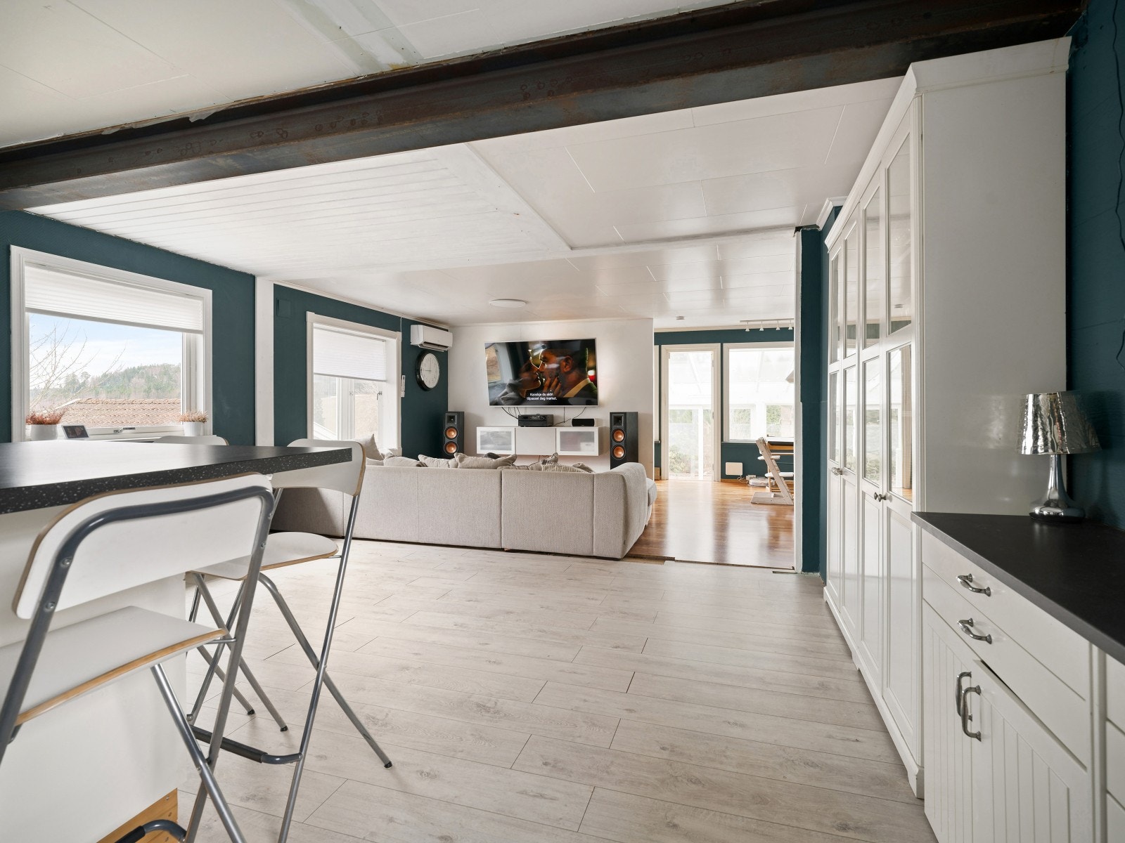 Åpen løsning mellom stue/kjøkken Galleribilde