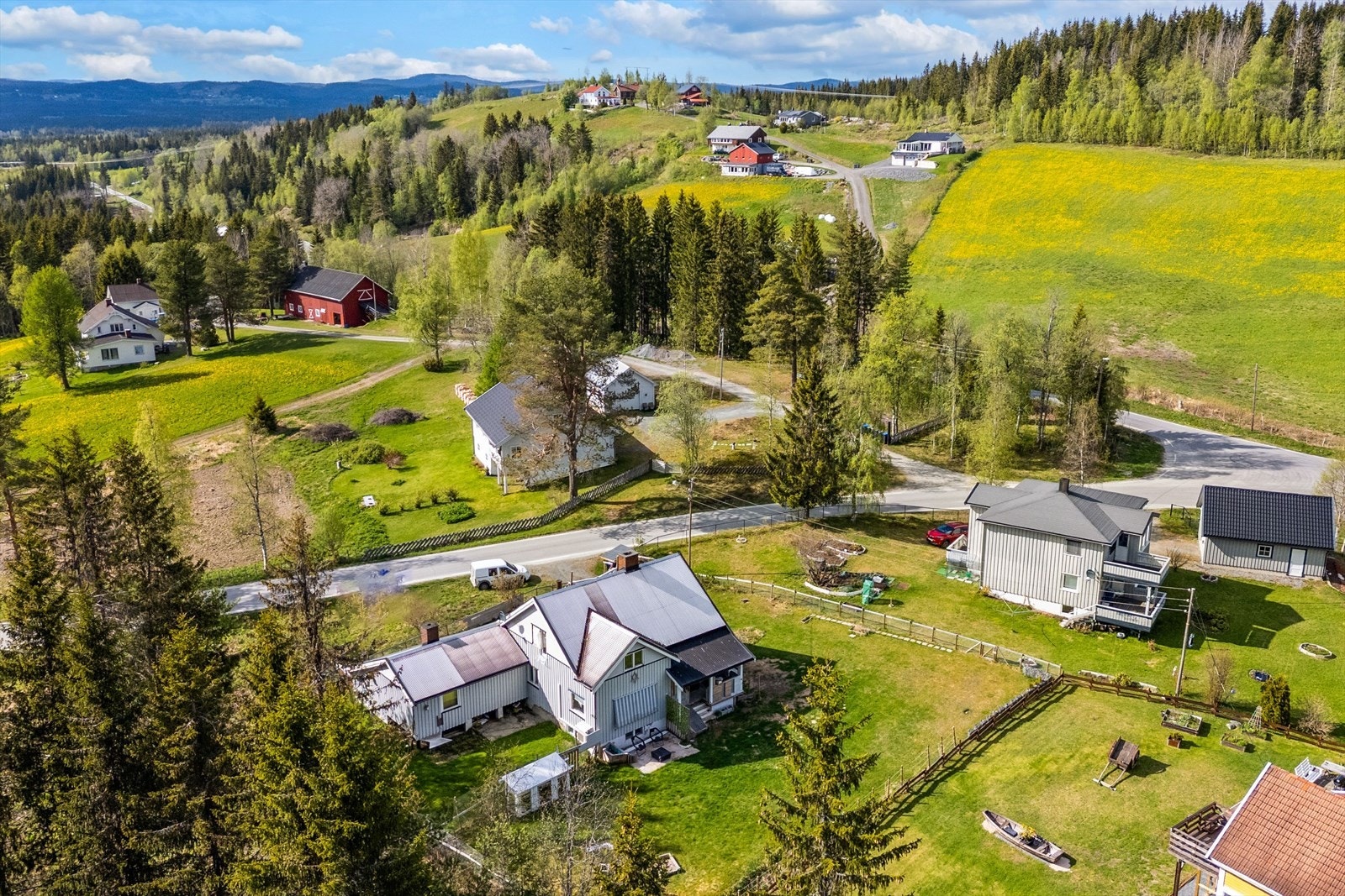Eiendommen og nærliggende eiendommer. Galleribilde