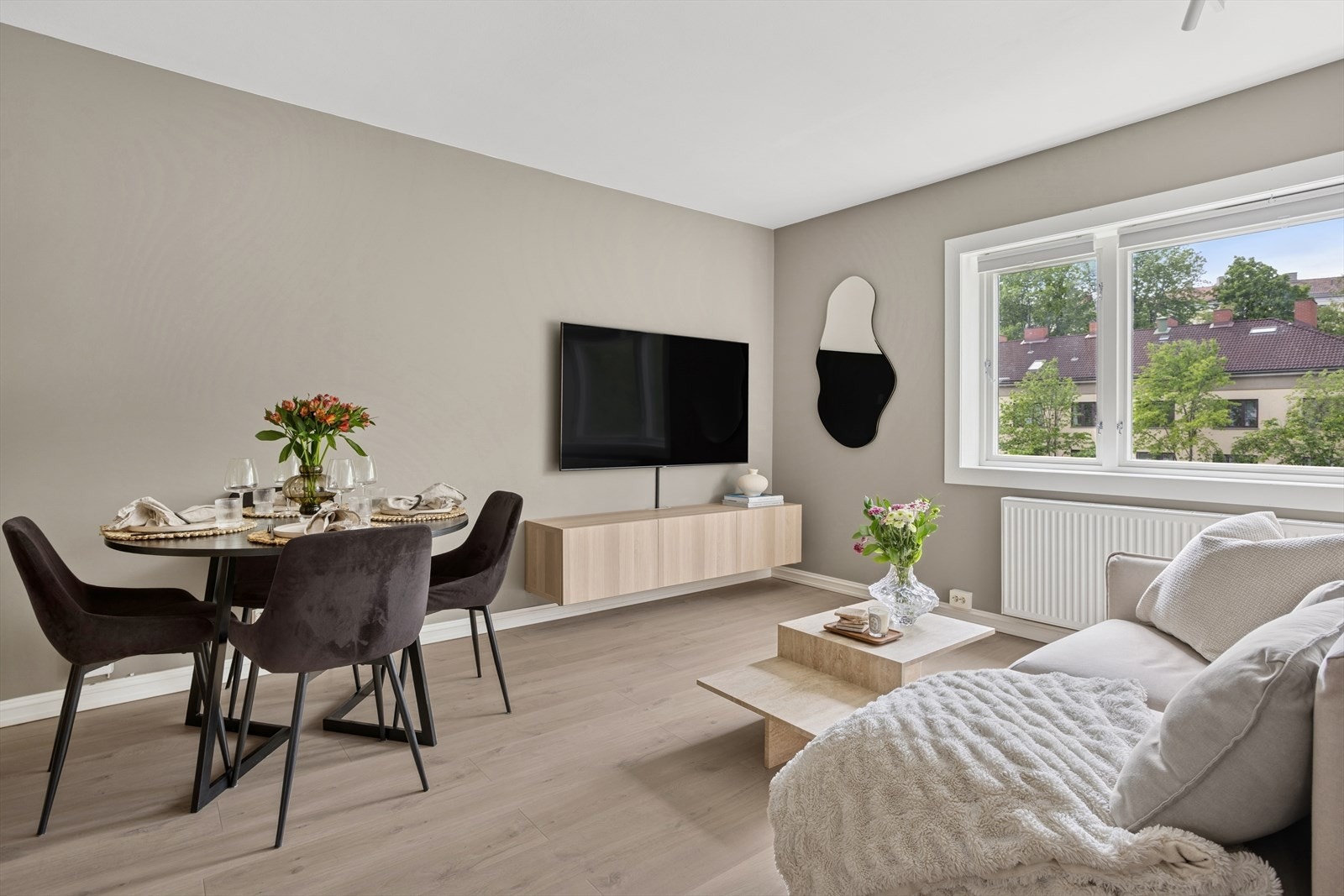 DNB Eiendom v/ Linn Wendel presenterer Uelands gate 57P! Dette er en gjennomgående og svært innbydende 3-roms andelsleilighet som ligger flott til i byggets 3. etasje. Galleribilde