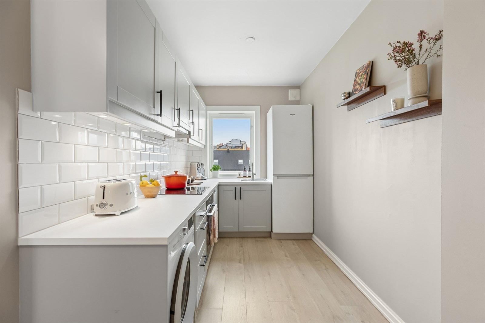 Kjøkkenet ligger med adkomst fra entré/gang. Galleribilde