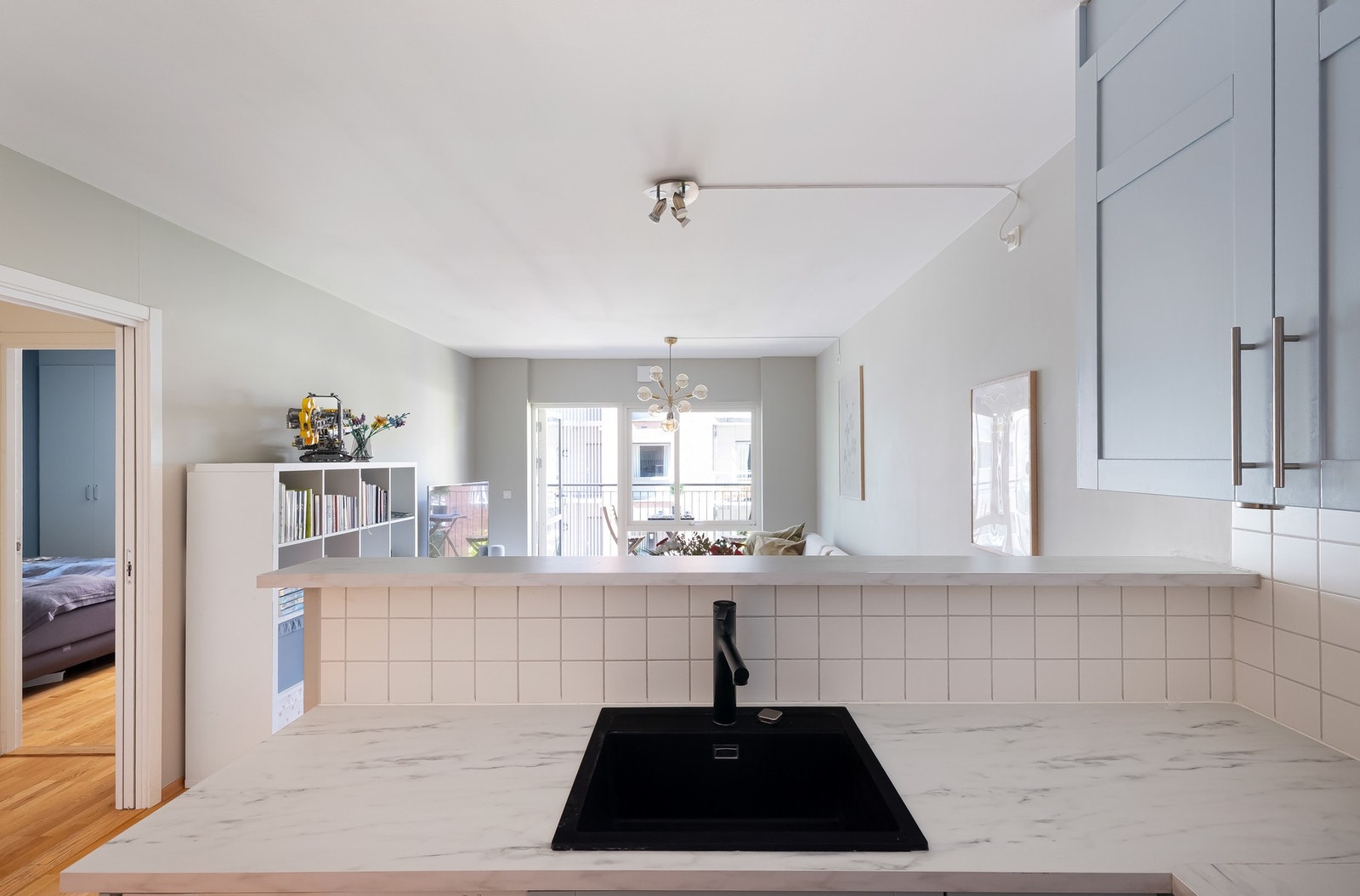 Her kan du enkelt underholde gjestene mens du lager dagens måltider. Galleribilde