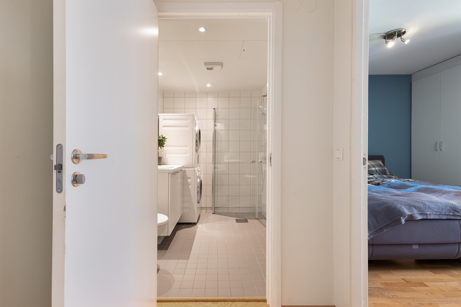 Visste du at varmtvann/fyring (a-konto) og tv/bredbånd er inkludert i felleskostnadene? Dette bidrar til en mer oversiktlig privatøkonomi. Galleribilde