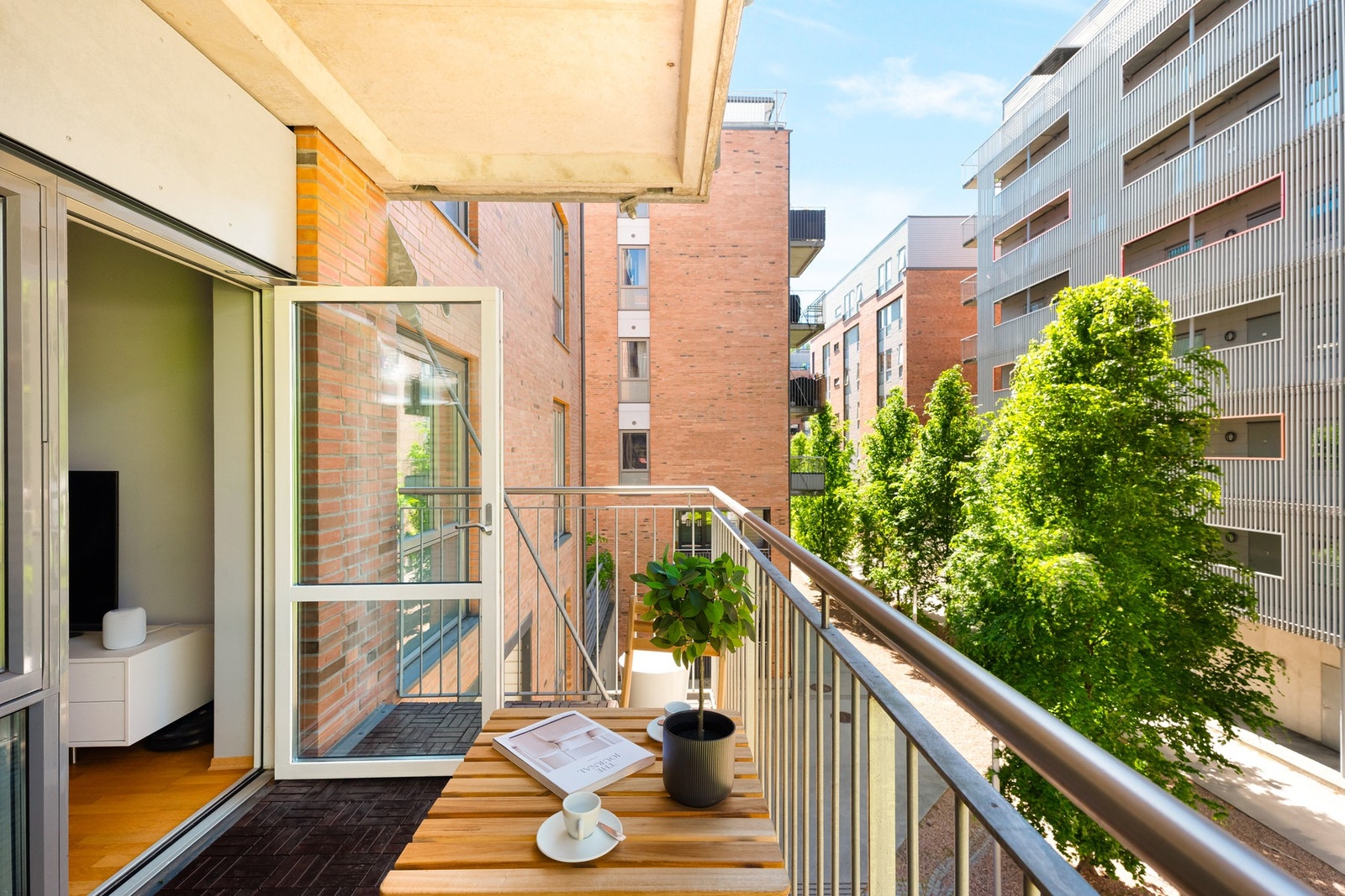 Det er god plass til balkongmøblement, beplantning og grill. Galleribilde