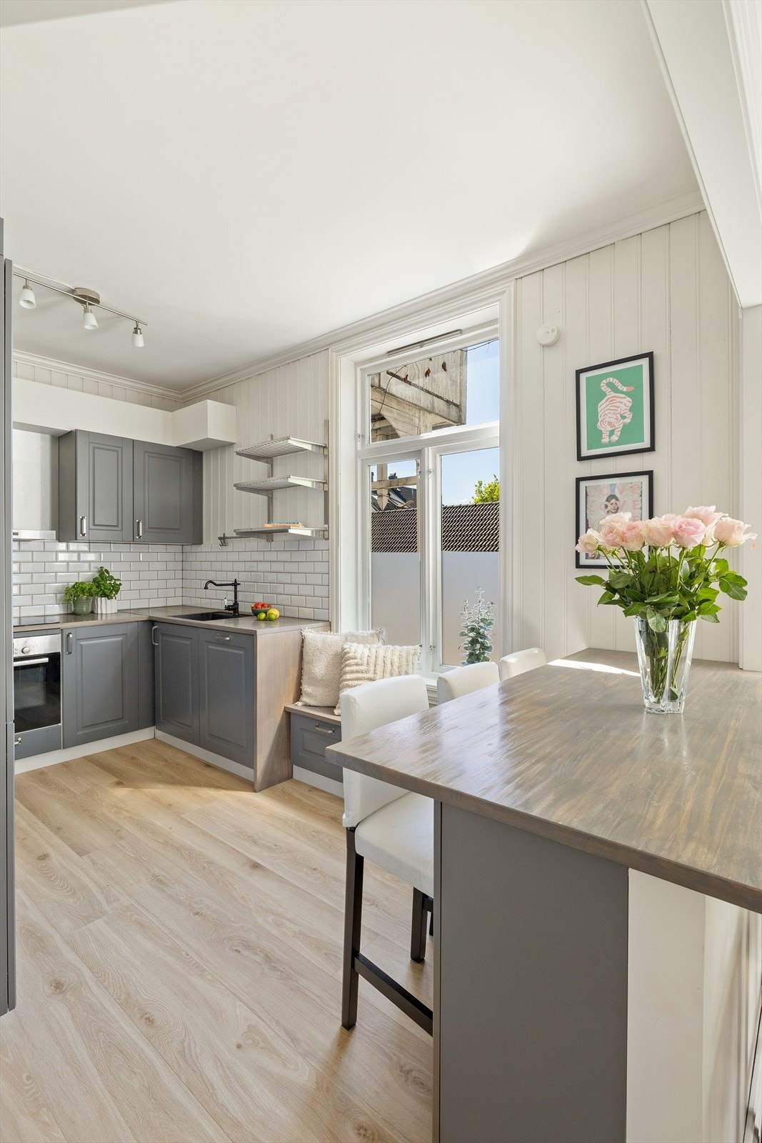 Dette er en pen leiligheten med alt på ett-plan og med arealeffektiv planløsning. Galleribilde