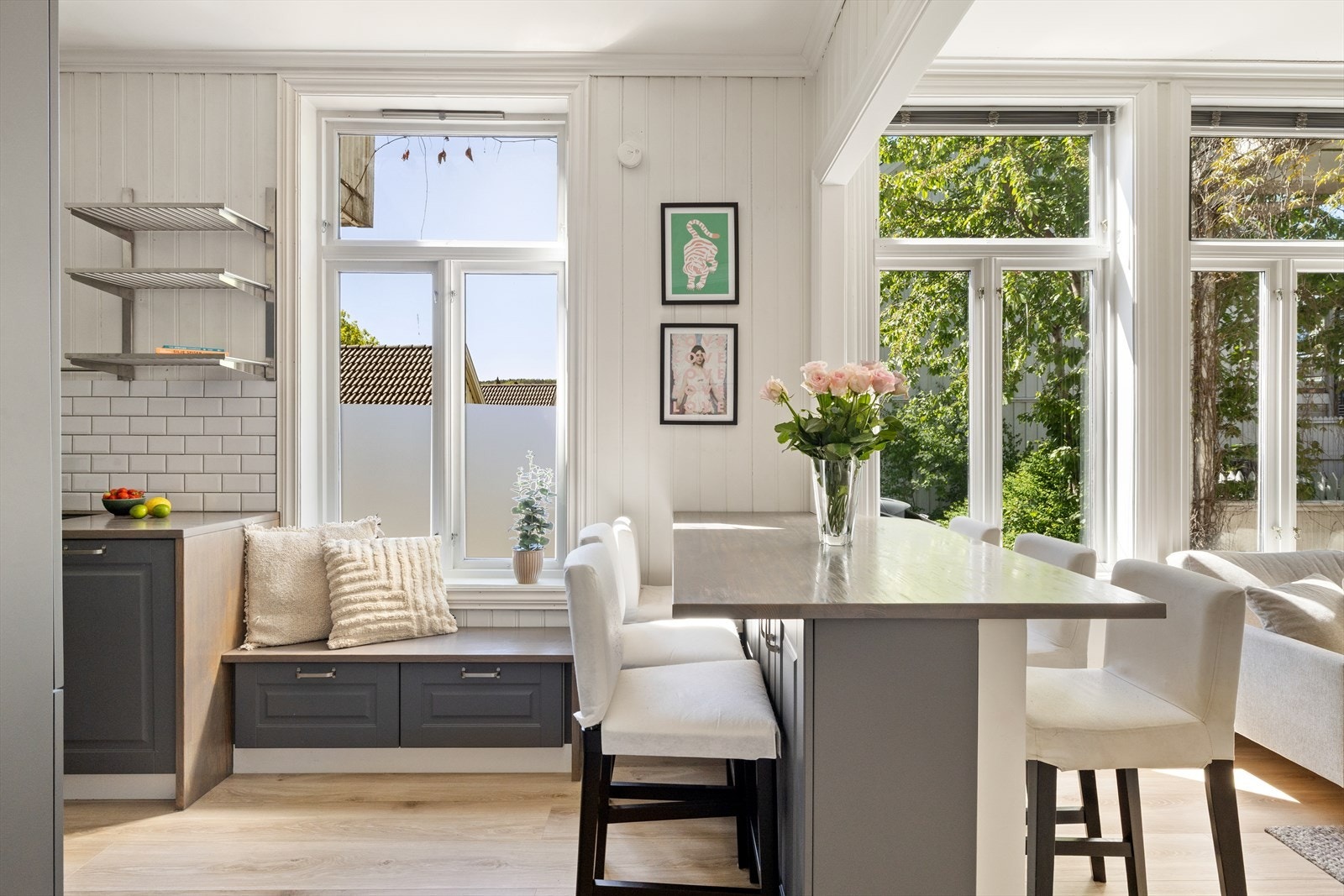 En lys og koselig leilighet i klassisk og ærverdig bygård som opprinnelig er fra slutten av 1800-tallet! Galleribilde