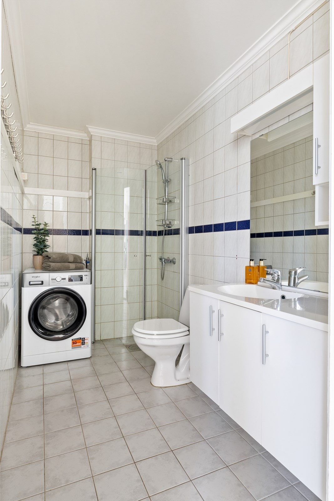 Det er også opplegg til vaskemaskin på baderommet. Galleribilde