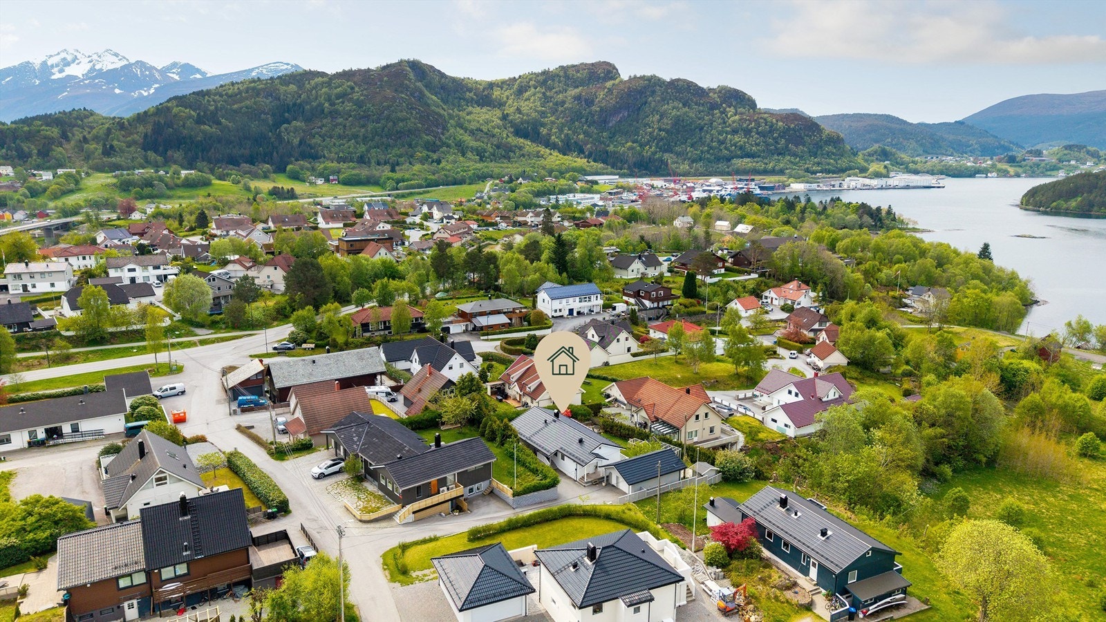 Dronebilde over nærområde tatt fra nord Galleribilde