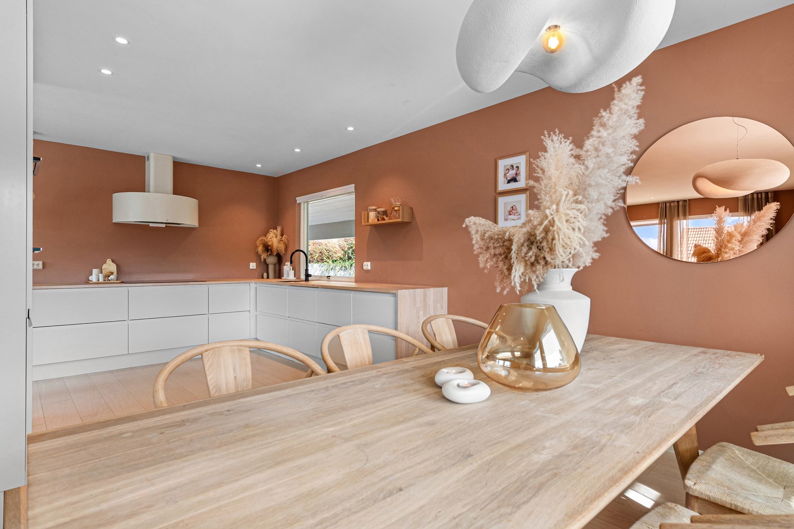 Fra spisestue mot kjøkken Galleribilde