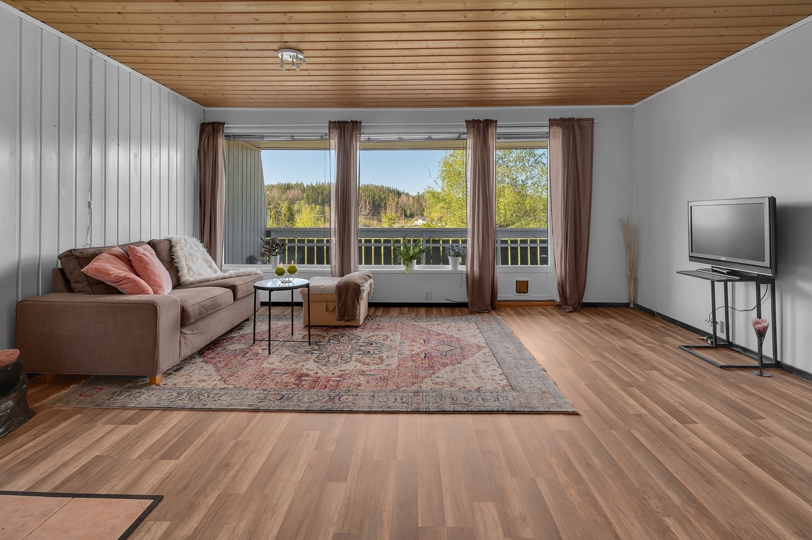 Direkte adgang til egen veranda fra stue. Galleribilde