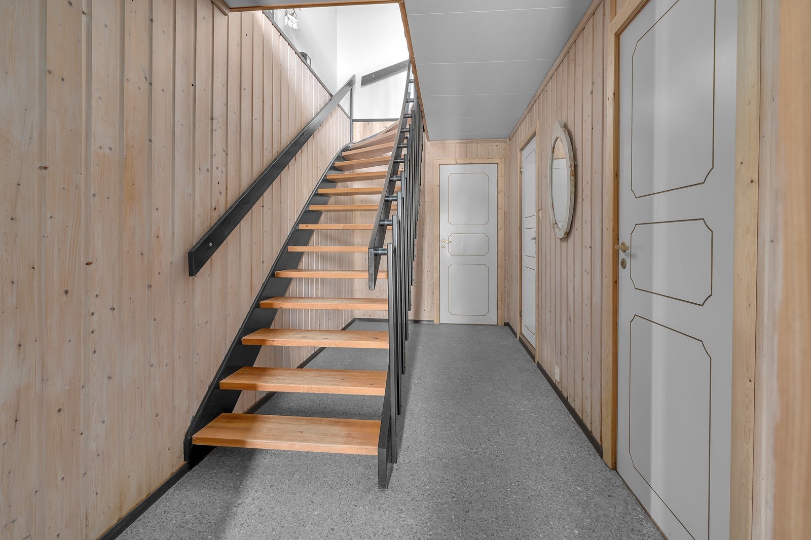 Trappen ned til underetasjen. Galleribilde