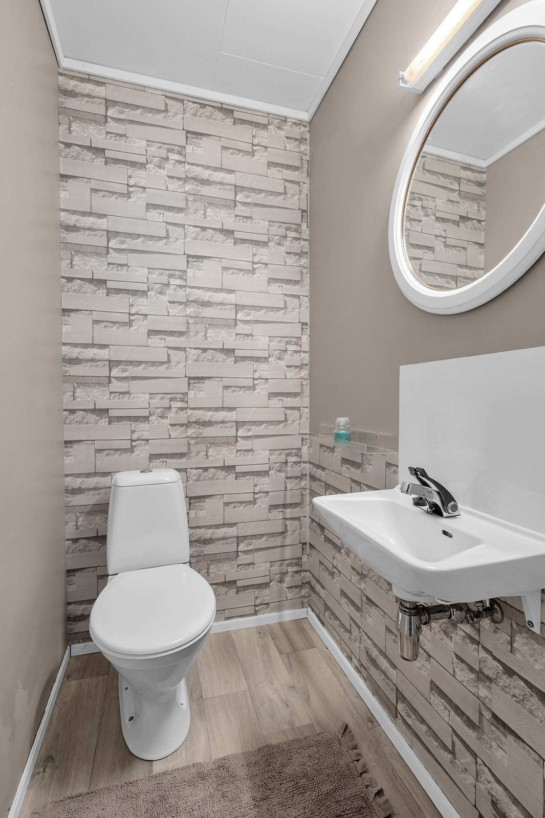 Toalettrom. Galleribilde