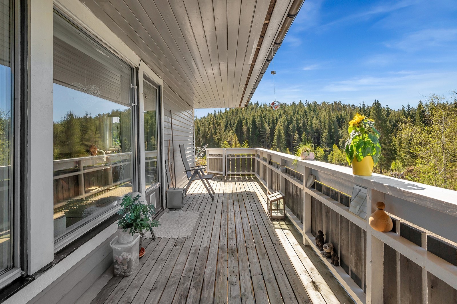 Direkte adgang til veranda fra stue. Galleribilde