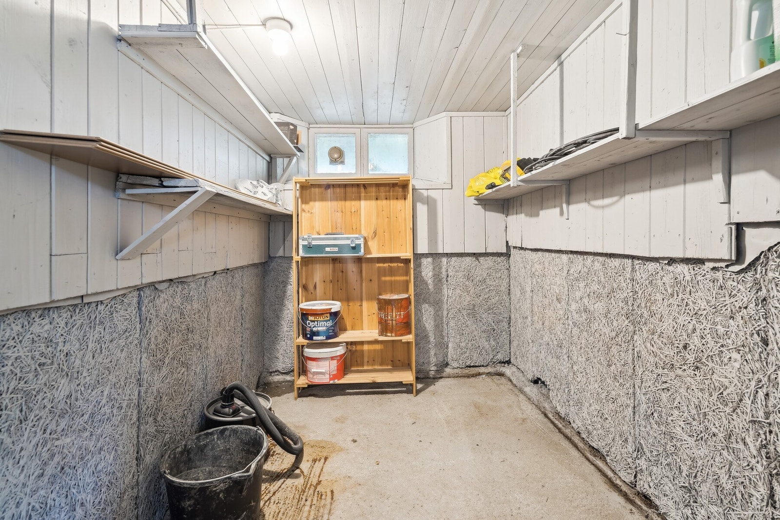 Boligen har tre boder i kjeller. Galleribilde