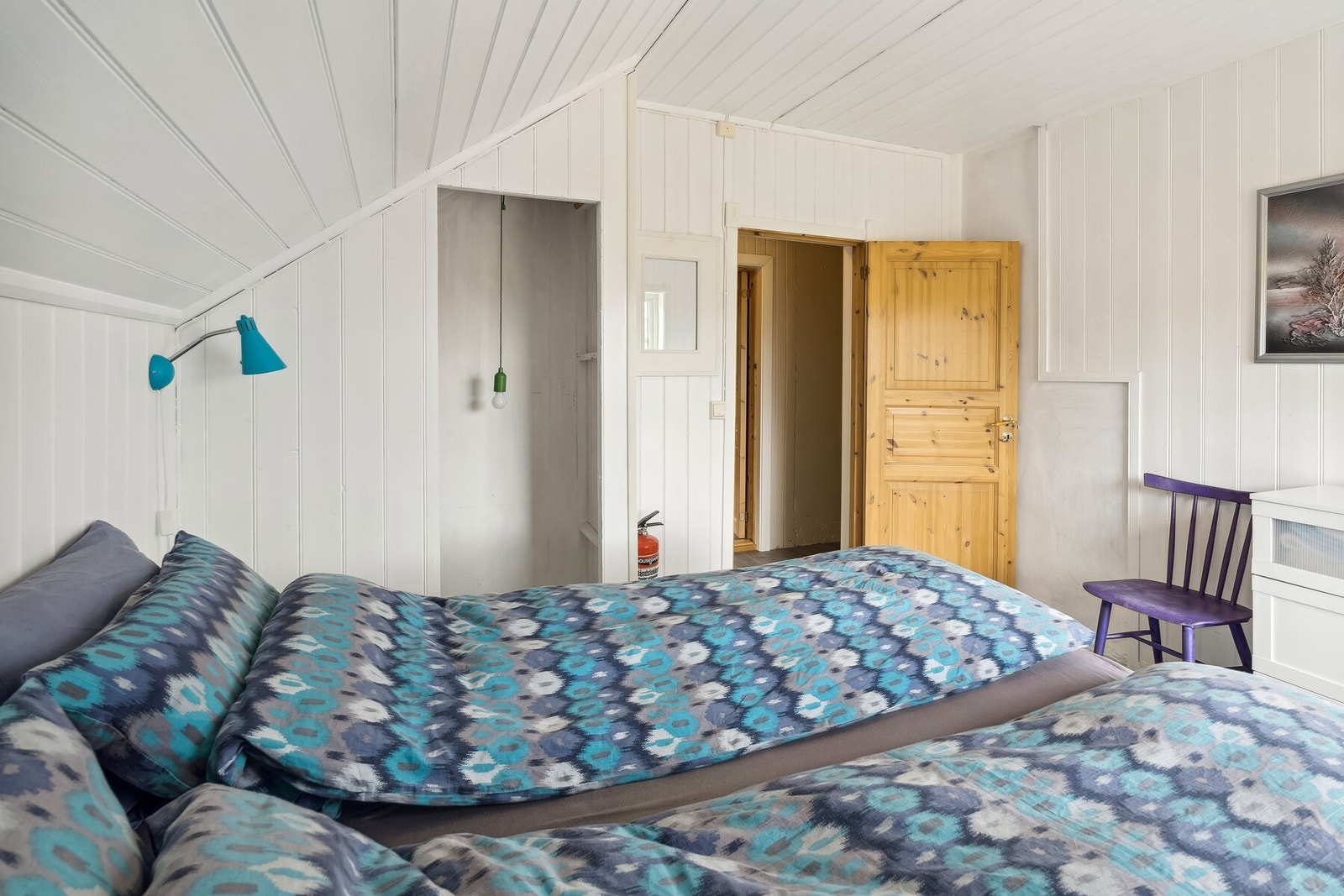 Utformingen av dette soverommet skaper gode oppbevaringsmuligheter. Galleribilde