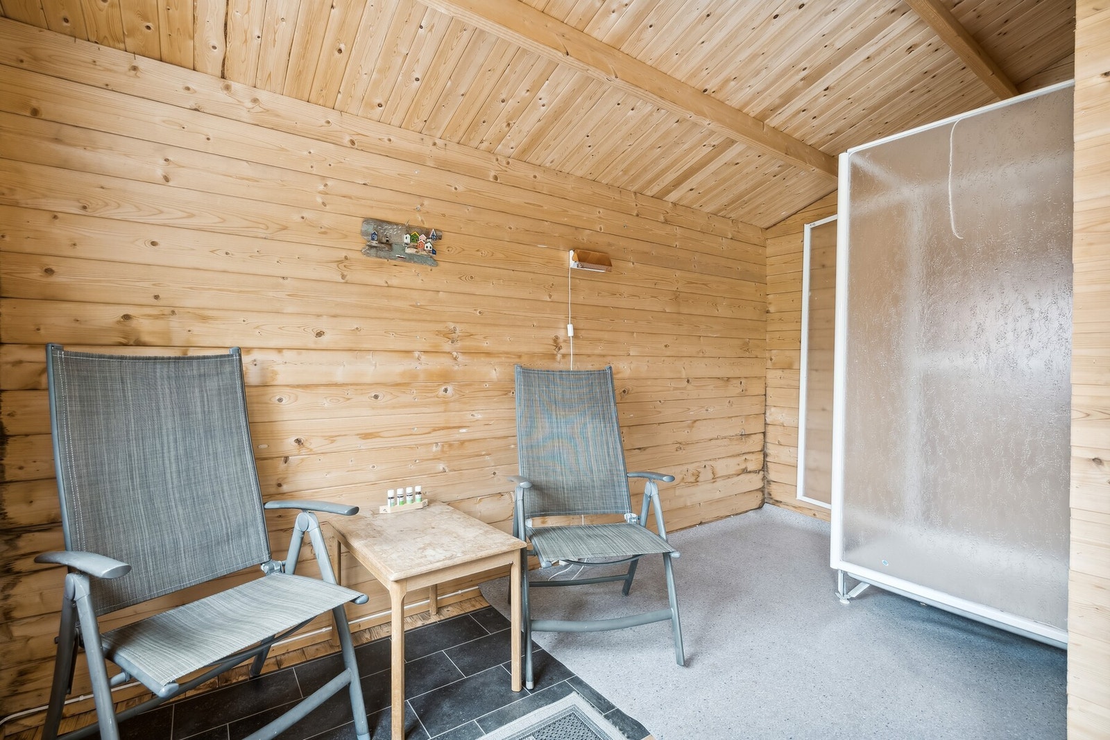 Garderobe med dusj på ca. 11kvm. Galleribilde