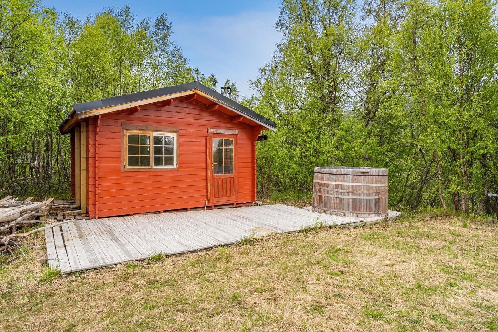 Frittstående badstue med markterrasse Galleribilde
