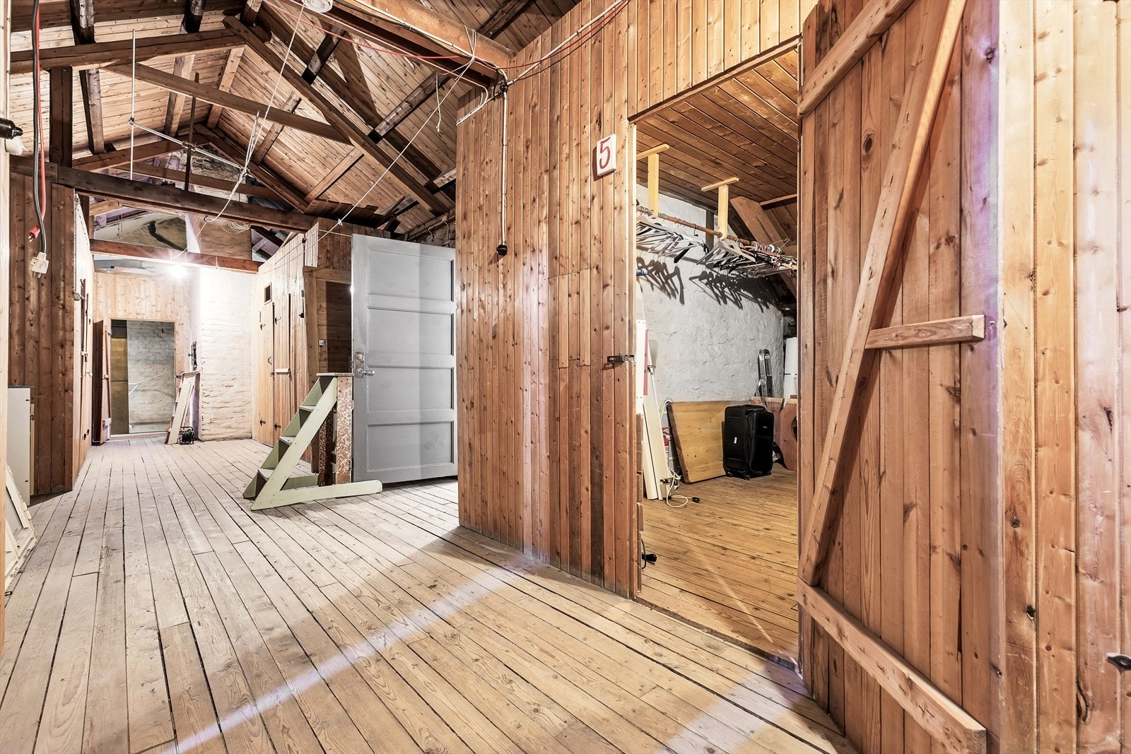 Loftsetasje med bod og tørkerom. Boligen disponerer totalt 3 boder (1 på loft og 2 i kjeller) Galleribilde