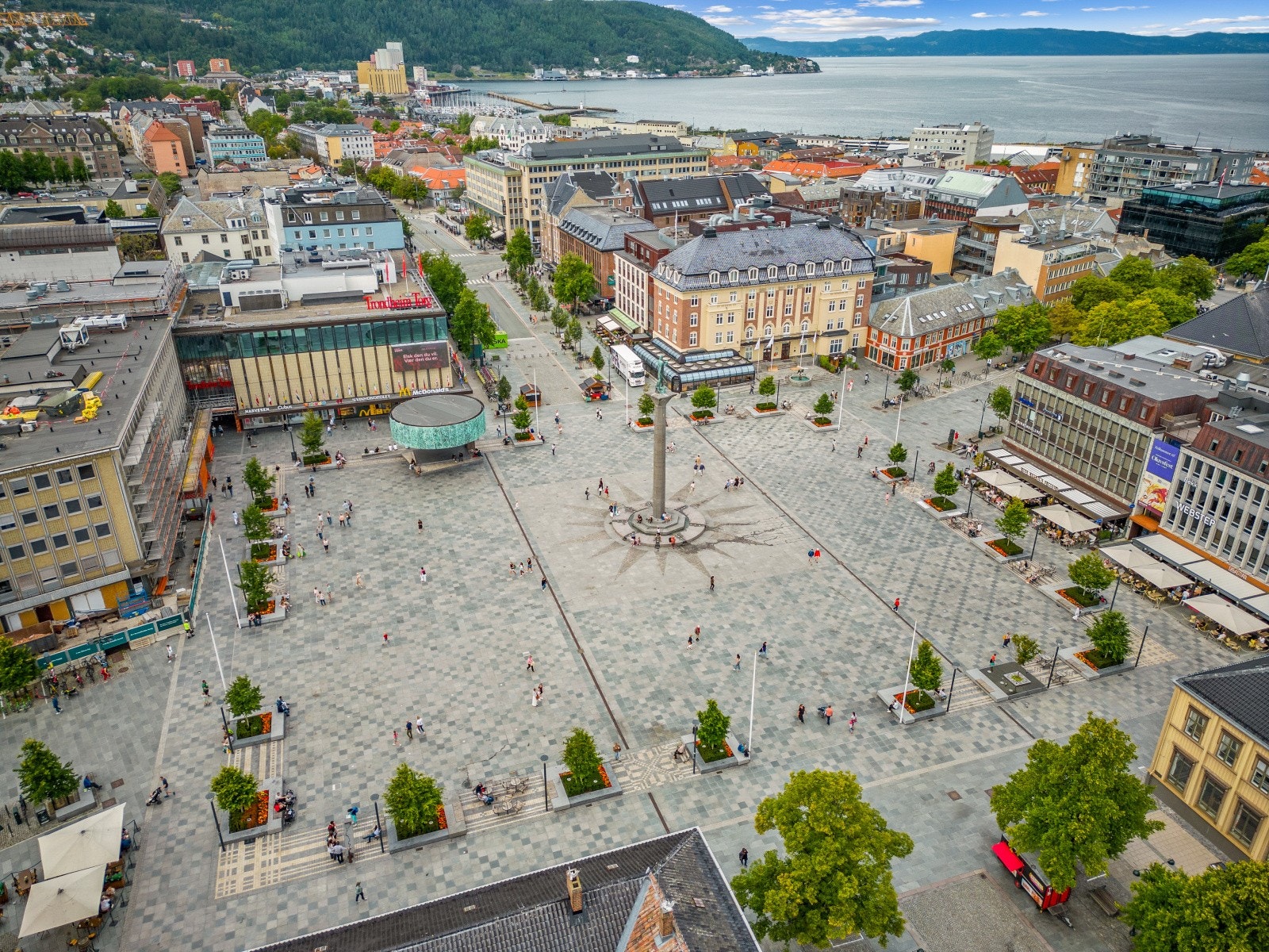 Gang/sykkel avstand til Trondheim sentrum hvor du vil ha tilgang på "alle" fasiliteter. Galleribilde