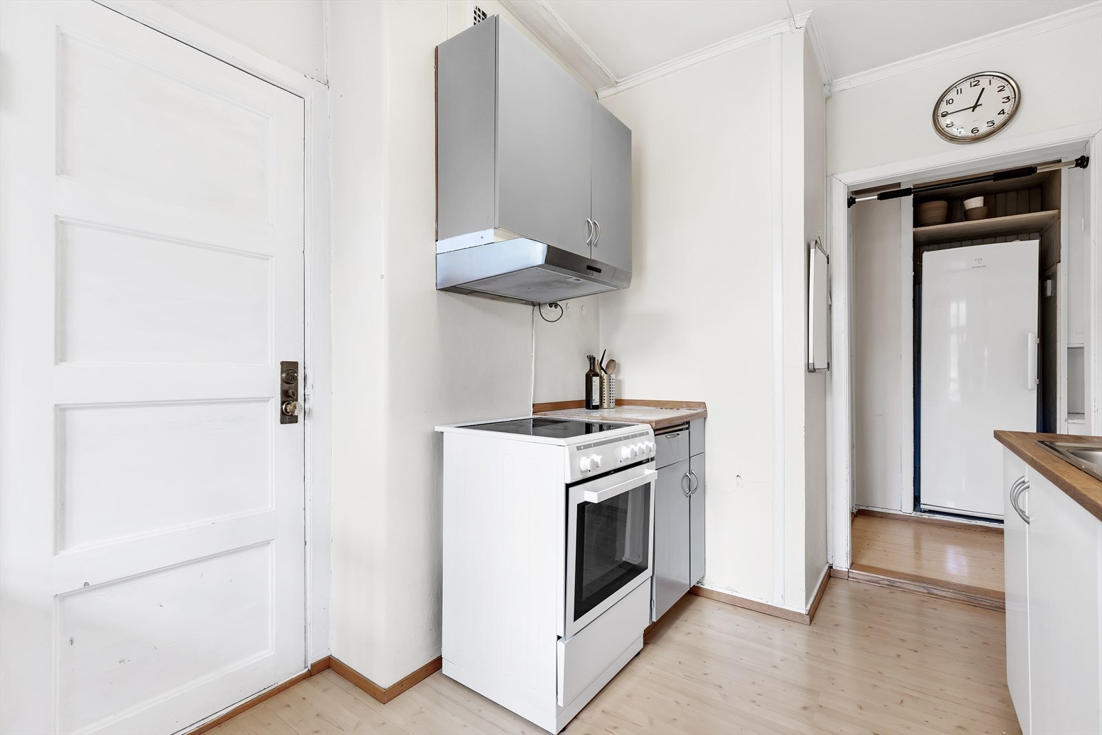 Adgang til baktrapp fra kjøkken. Galleribilde