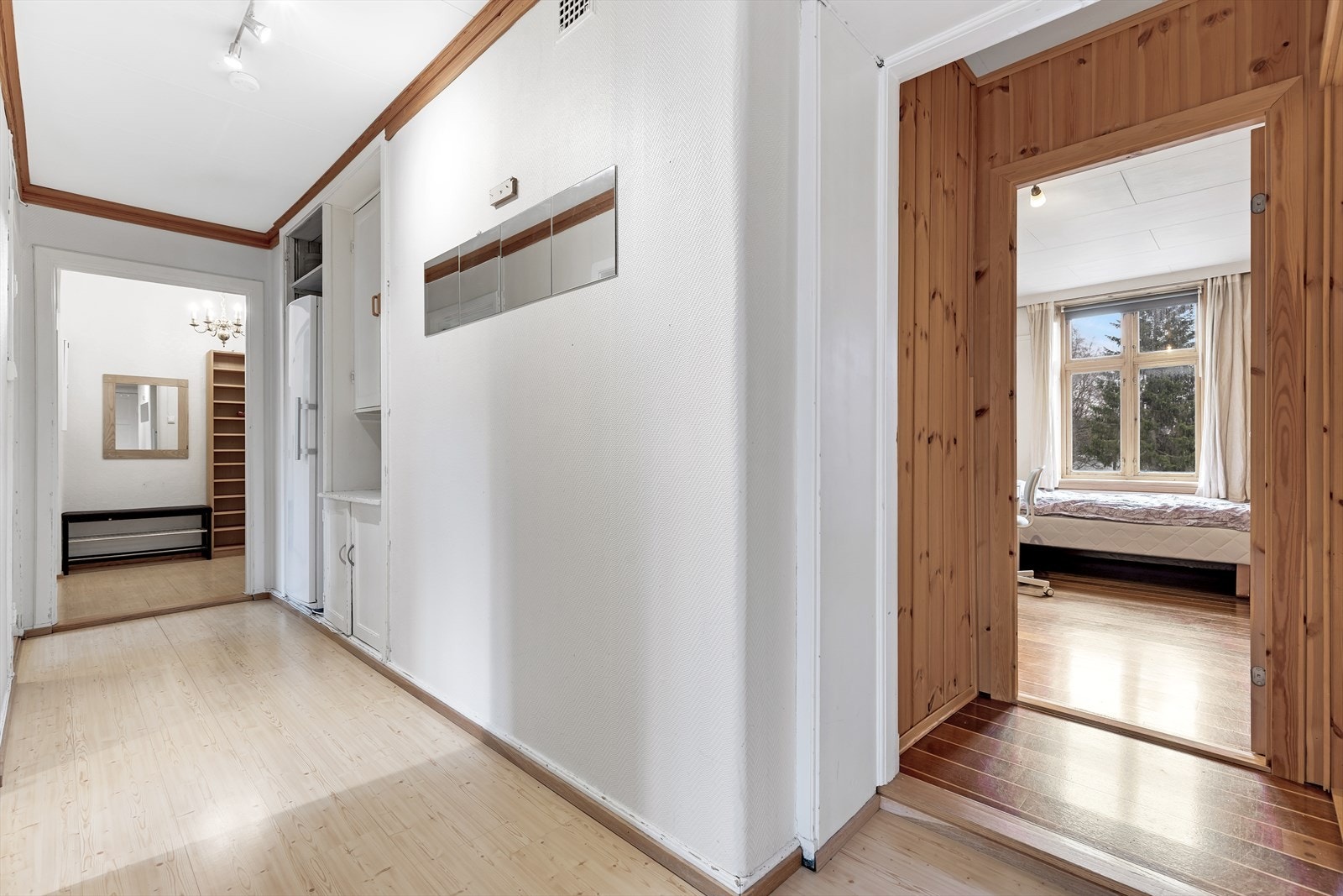 Gang som fører til kjøkken, soverom og bad. Galleribilde