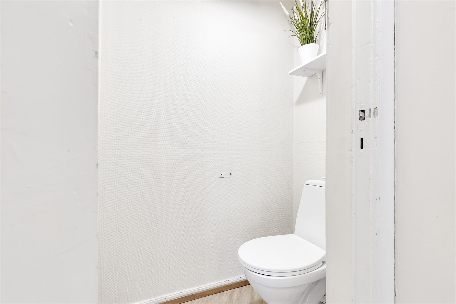 Praktisk adskilt WC rom. Galleribilde