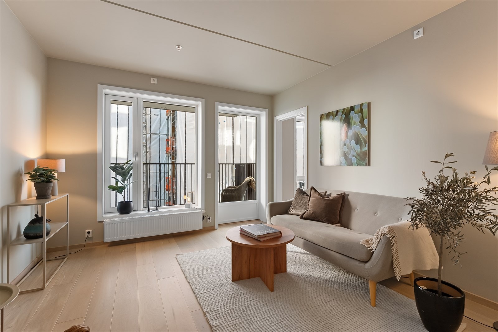 Pen stue m/god høyde under taket. Galleribilde