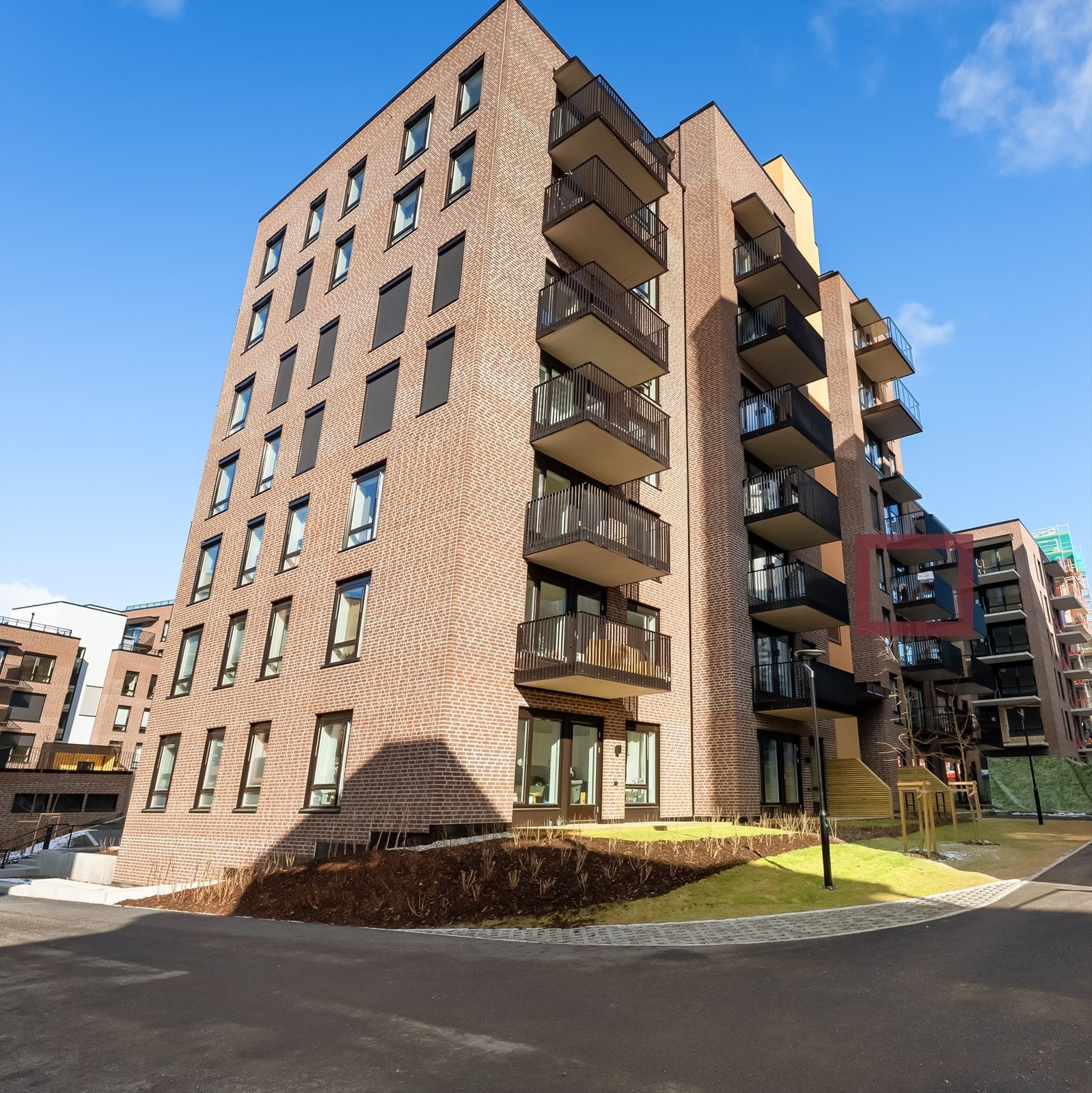 Flott bygg med solide balkonger. Galleribilde