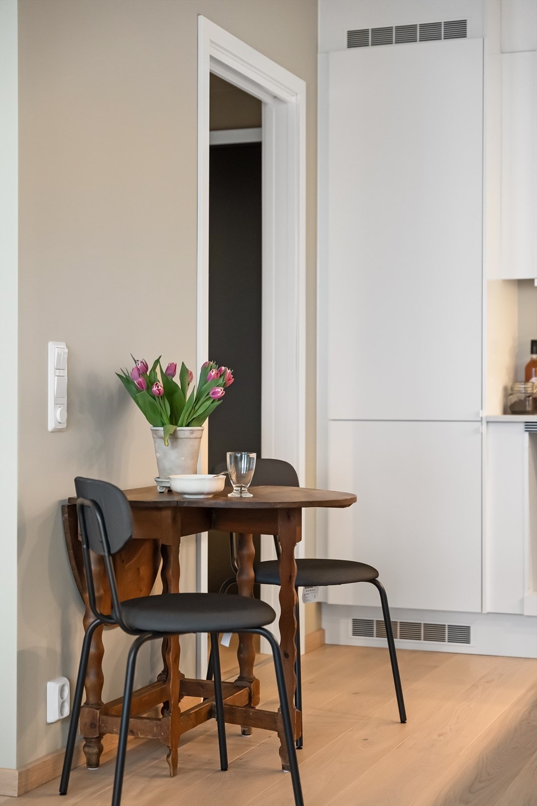 Nyt et godt påsmurt rundstykke og morgenkaffen. Galleribilde