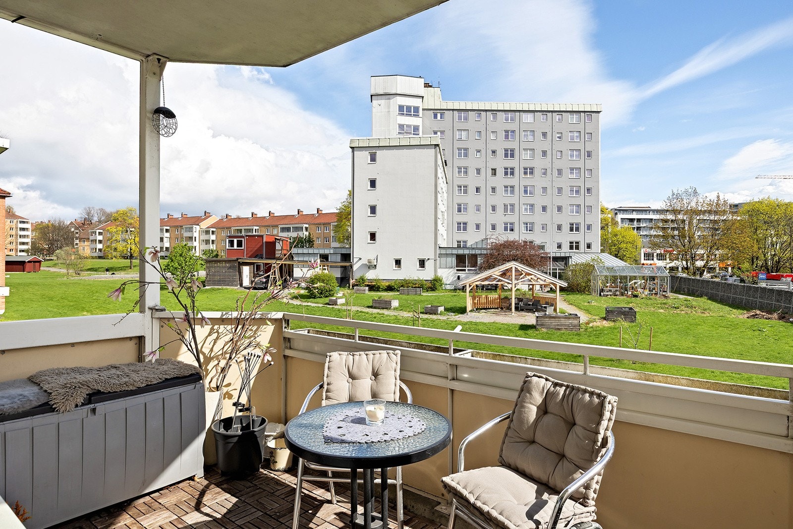 Leiligheten har flott balkong på ca. 7 kvm Galleribilde
