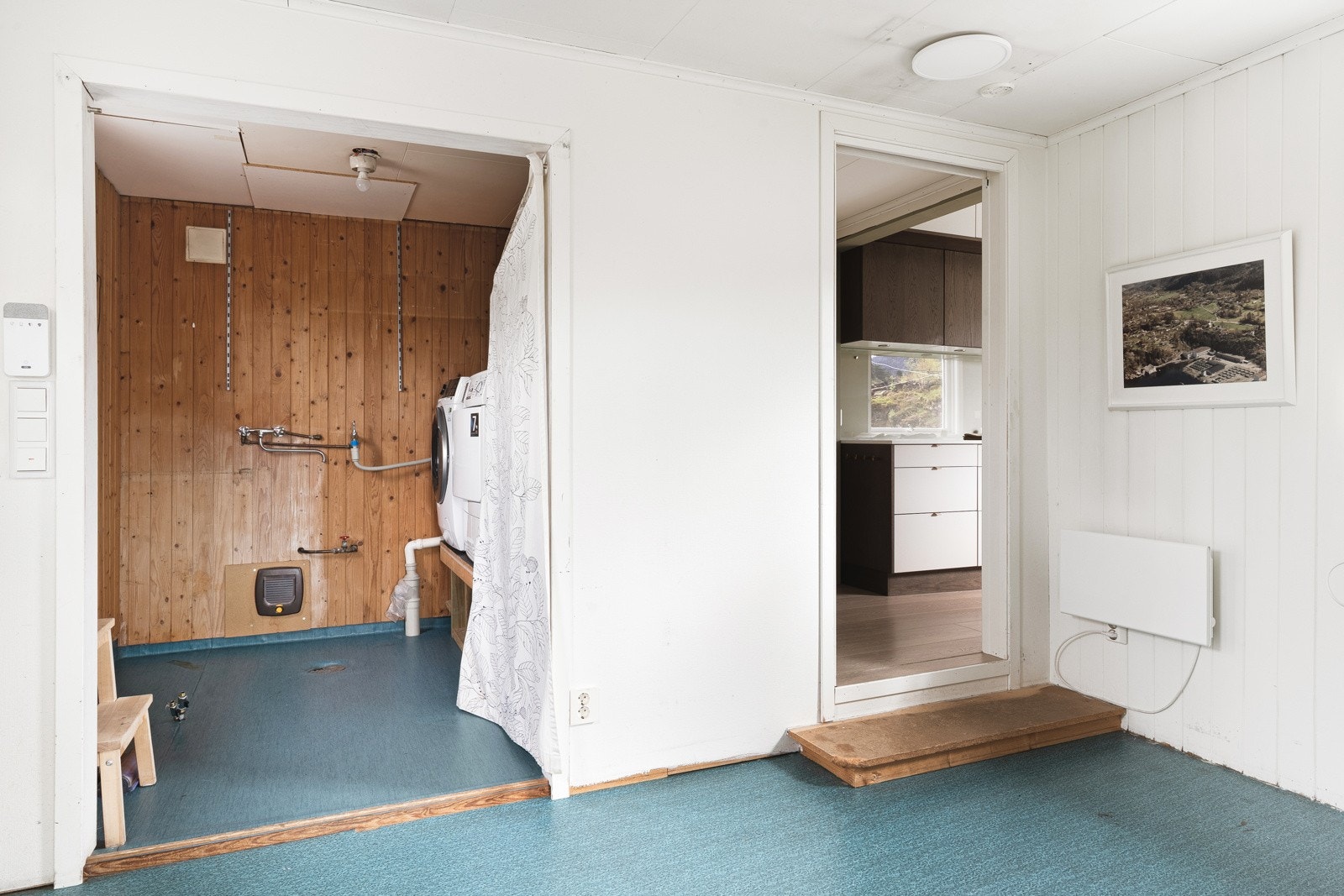 Her er det også lagt opp til et vaskerom, og gode oppbevaringsløsninger både i garderobe, hyller og bod. Galleribilde